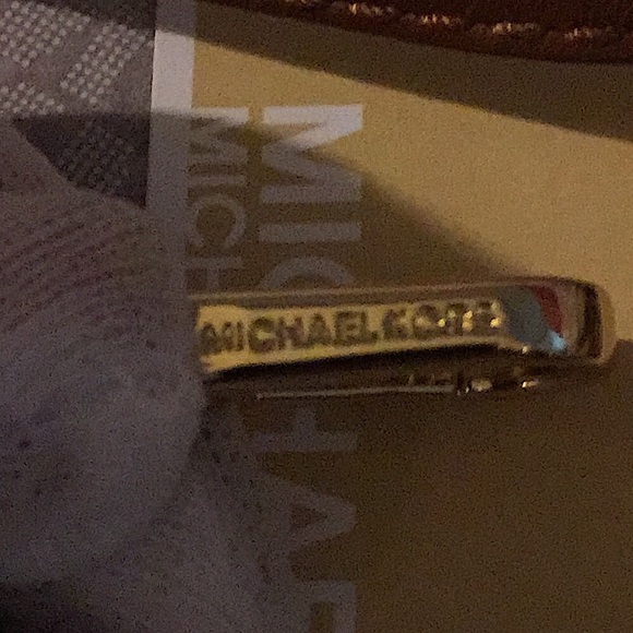 MICHAEL KORS SMALL SIGNATURE WRISTLET (NEW) - Picture 5 of 8